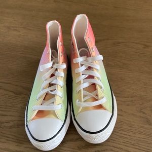 Girl “NEW” Converse Size 2